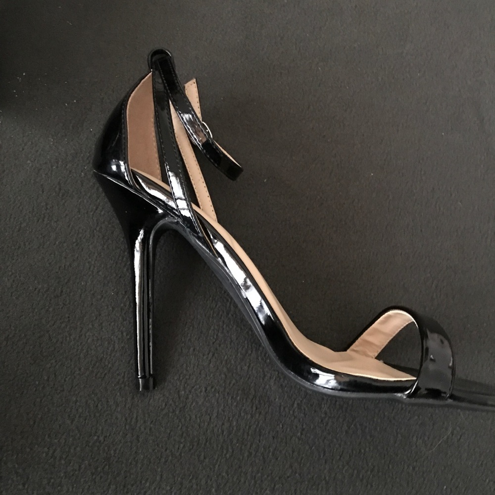 Black strappy stilettos - Picture 2 of 5
